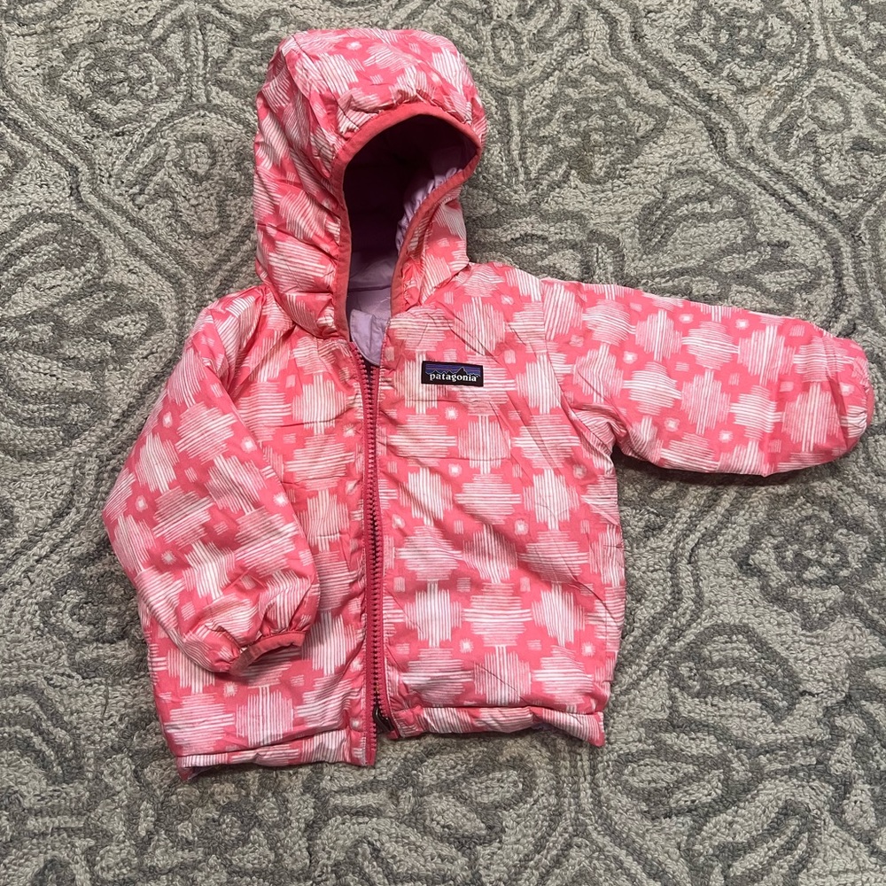 Patagonia baby Down Reversible Sweater Jacket size 6-12 months, pink and purple